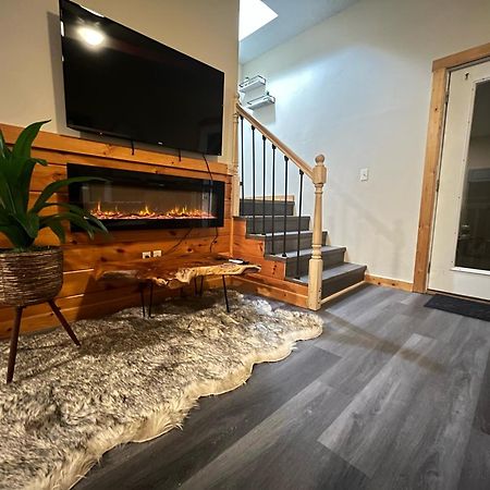 Smokey Mountain Retreat, Hot Tub, Game Room, Sleeps 8! Gatlinburg Exterior photo