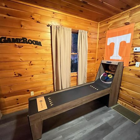 Smokey Mountain Retreat, Hot Tub, Game Room, Sleeps 8! Gatlinburg Exterior photo