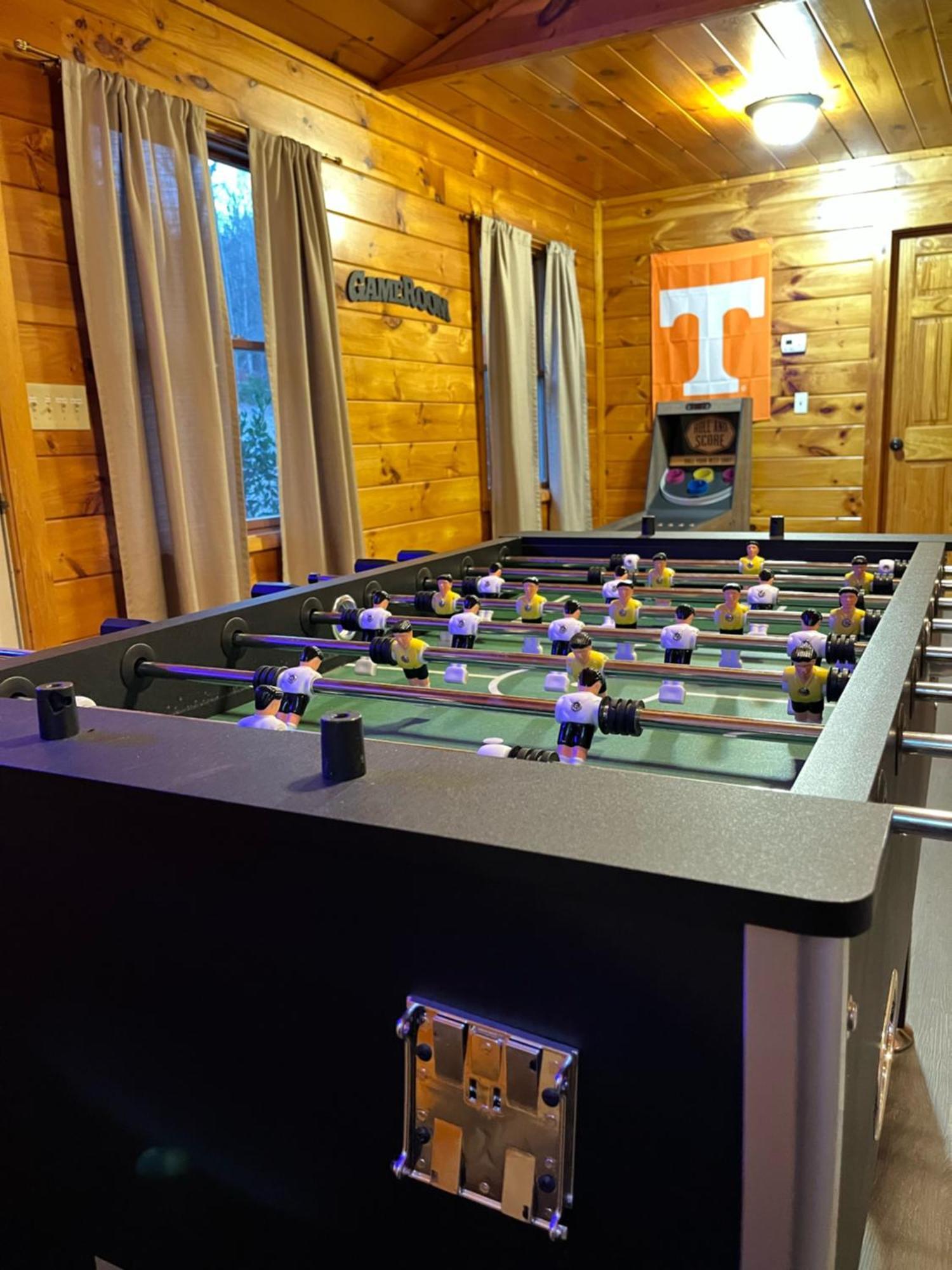 Smokey Mountain Retreat, Hot Tub, Game Room, Sleeps 8! Gatlinburg Exterior photo