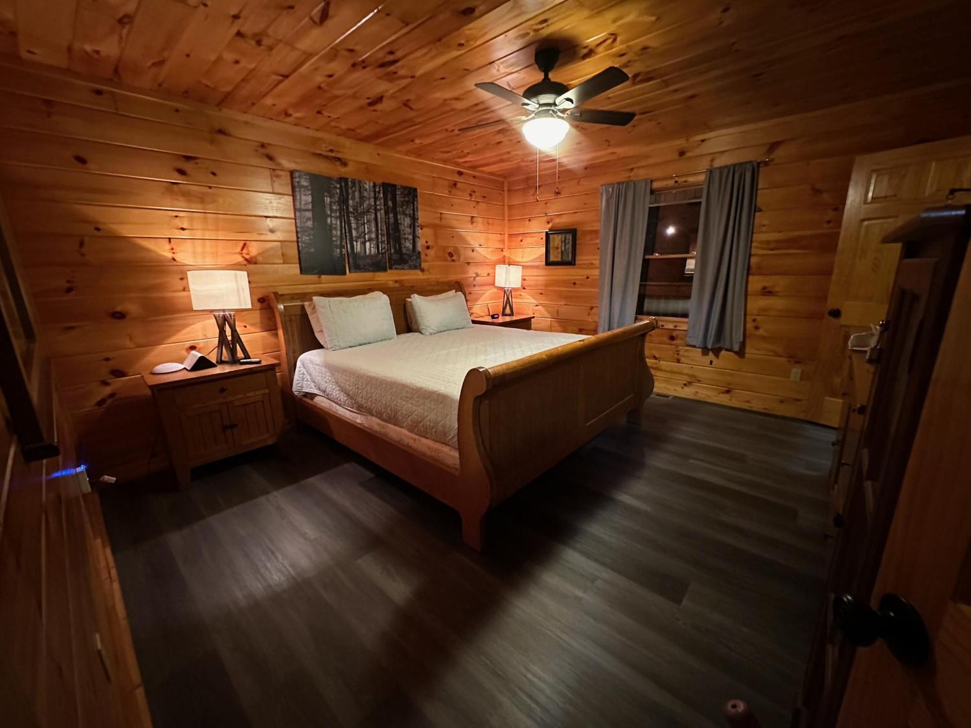 Smokey Mountain Retreat, Hot Tub, Game Room, Sleeps 8! Gatlinburg Exterior photo
