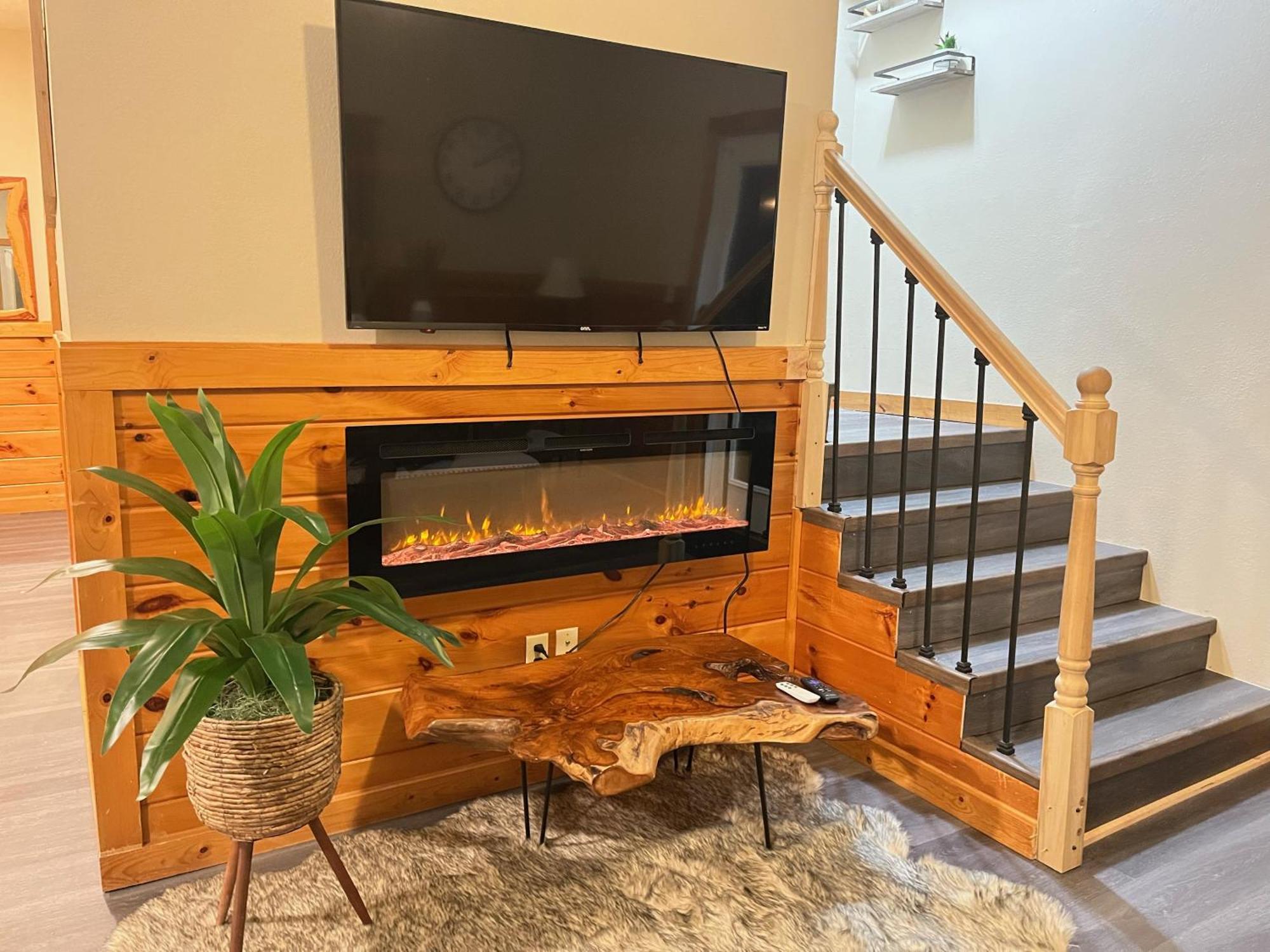 Smokey Mountain Retreat, Hot Tub, Game Room, Sleeps 8! Gatlinburg Exterior photo