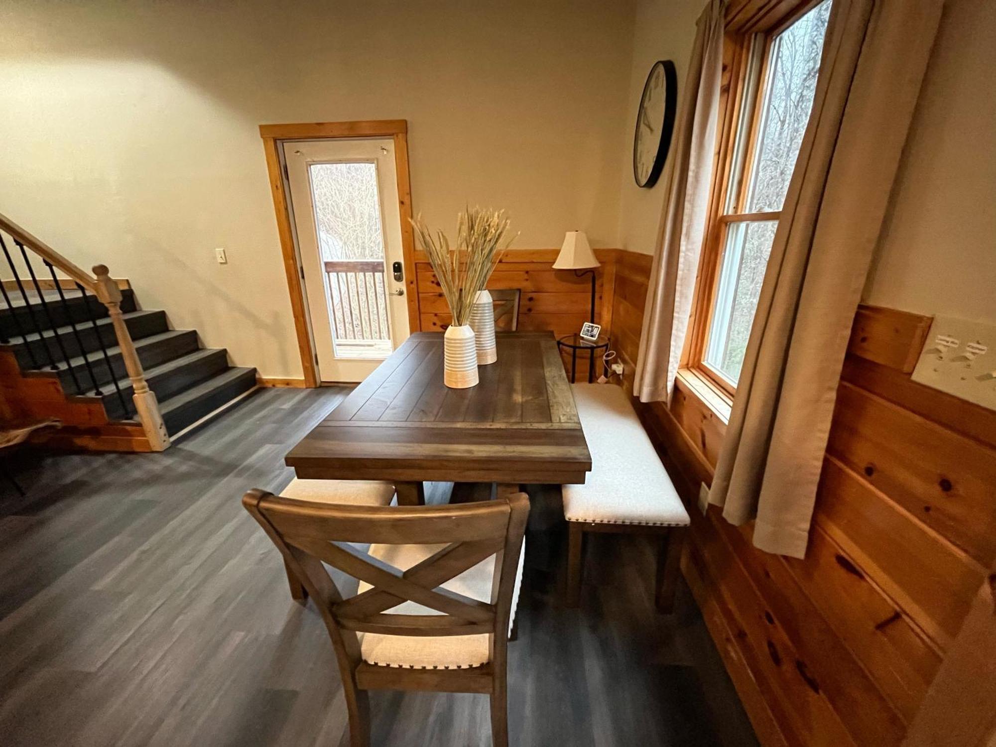 Smokey Mountain Retreat, Hot Tub, Game Room, Sleeps 8! Gatlinburg Exterior photo