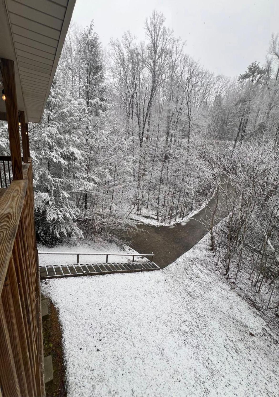 Smokey Mountain Retreat, Hot Tub, Game Room, Sleeps 8! Gatlinburg Exterior photo